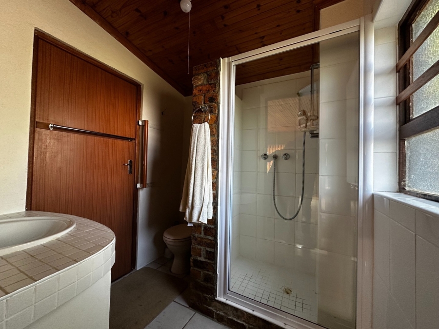 5 Bedroom Property for Sale in Pringle Bay Western Cape